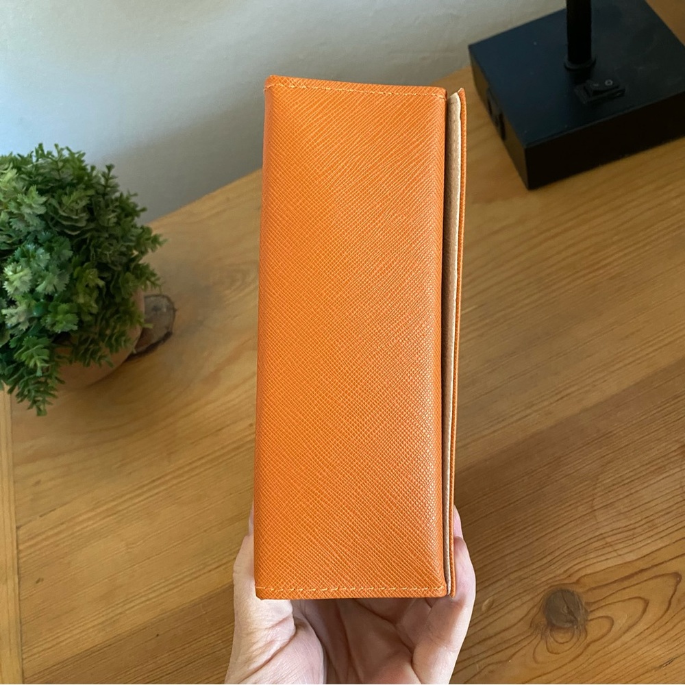 Tory Burch triangle eyeglass sunglasses case - Picture 3 of 6
